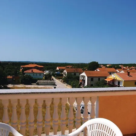 Apartment Awesome Home In Pula With Wifi And Outdoor Swimming Pool *