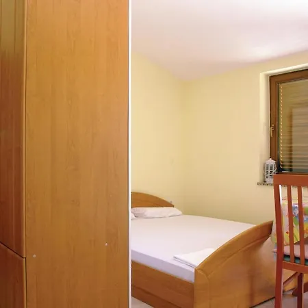Apartment Awesome Home In Pula With Wifi And Outdoor Swimming Pool