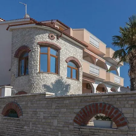 Apartment Awesome Home In Pula With Wifi And Outdoor Swimming Pool *