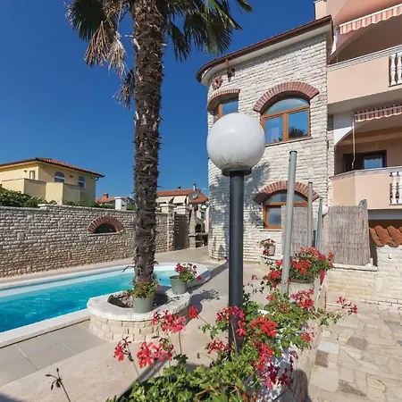Apartment Awesome Home In Pula With Wifi And Outdoor Swimming Pool Pula
