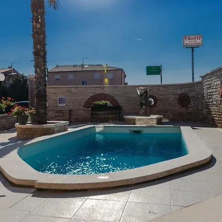 Apartment Awesome Home In Pula With Wifi And Outdoor Swimming Pool *